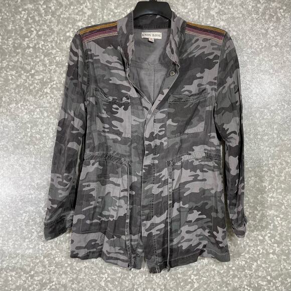 Knox Rose Gray Camouflage Embroidered Shoulder Boho Top - Size Medium - Shacket - Picture 1 of 6